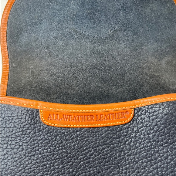 DOONEY & BOURKE VINTAGE R25 MEDIUM ESSEX AWL SHOULDER BAG IN NAVY & TAN - Picture 8 of 16